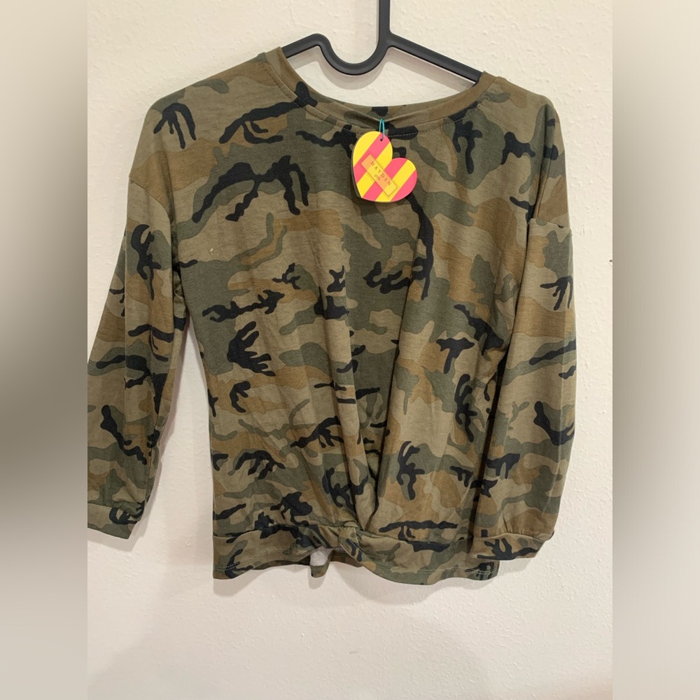 NWT Hayden girls Camouflage Long Sleeve Top- size large